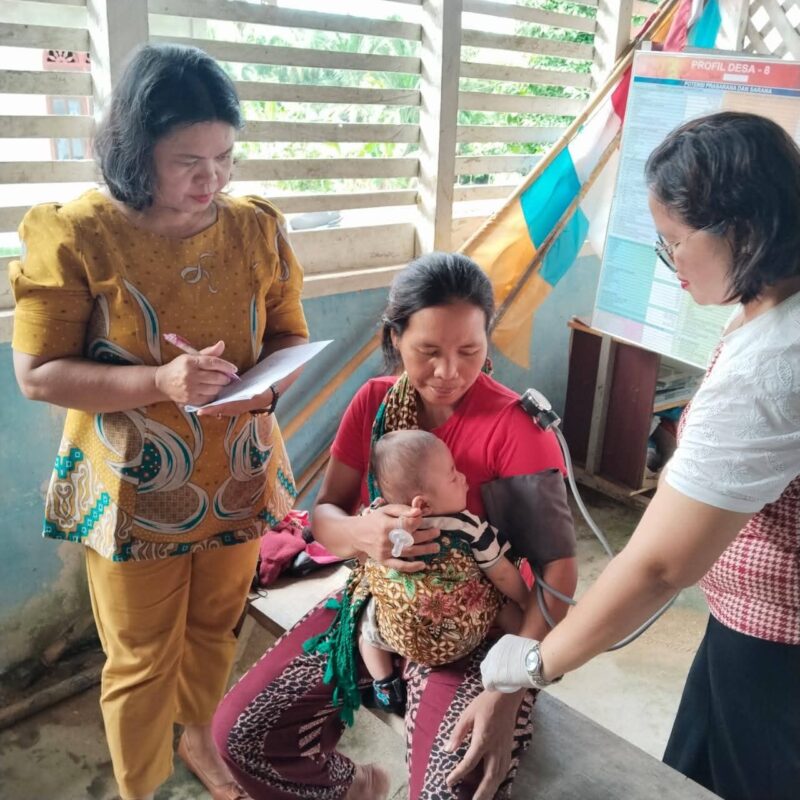 Proses posyandu di daerah terpencil/ist