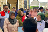 Anggota Komisi XII DPR RI Dapil Jatim IX Ratna Juwita Sari didampingi Area Manager Comm, Rel. & CSR  Pertamina Patra Niaga Jatimbalinus, Ahad Rahedi meninjau langsung pasar murah.