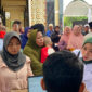 Anggota Komisi XII DPR RI Dapil Jatim IX Ratna Juwita Sari didampingi Area Manager Comm, Rel. & CSR  Pertamina Patra Niaga Jatimbalinus, Ahad Rahedi meninjau langsung pasar murah.