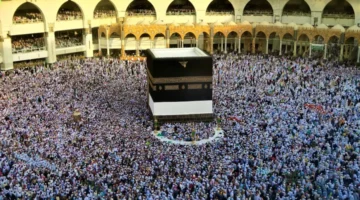 Tangis Bahagia Nenek Jumaria Memandang Kabah